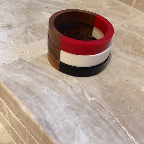 3 wood bangles with coloured half - Picture 2 of 4